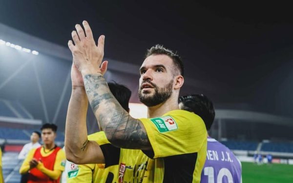 Tudorie a semnat: 400.000 de dolari pe an