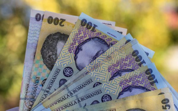 Bani de la ANAF pentru firme: Cine ia înapoi TVA și penalități