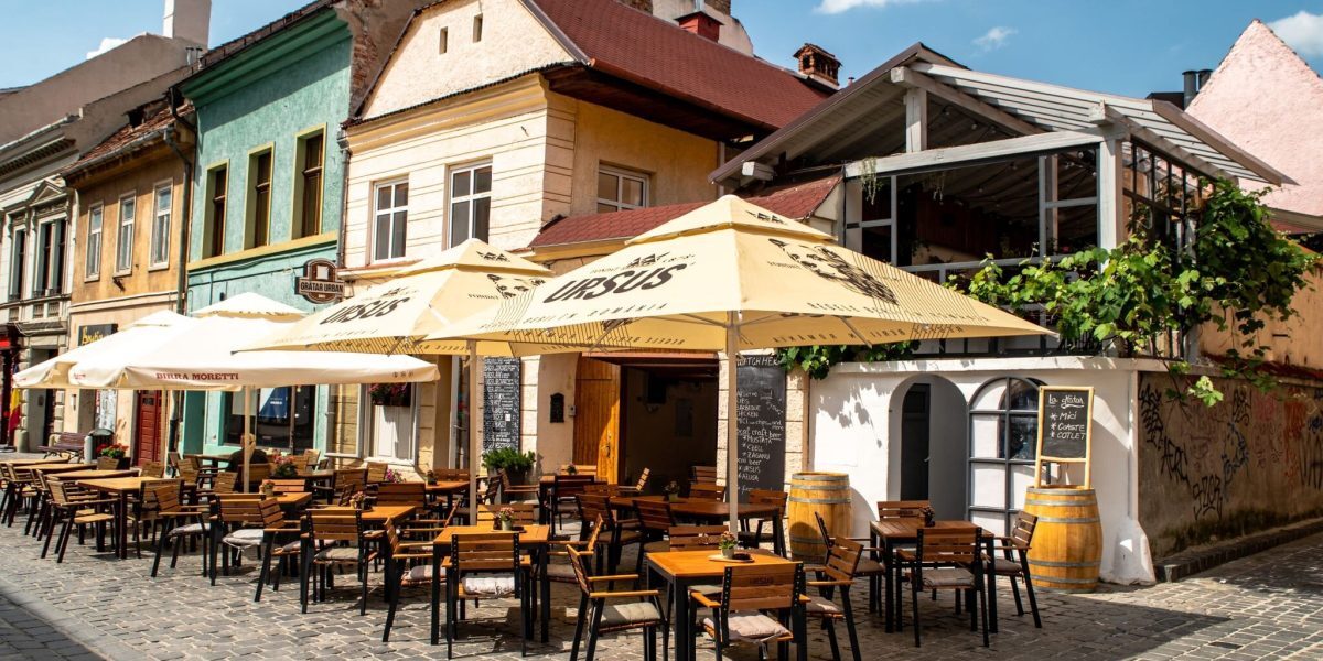 Prețuri usturătoare în Bran și Brașov: Cât costă o ciorbă sau o friptură