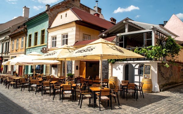 Prețuri usturătoare în Bran și Brașov: Cât costă o ciorbă sau o friptură