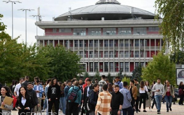 Taxe facultăți de top România 2026-2027: Cât plătesc studenții