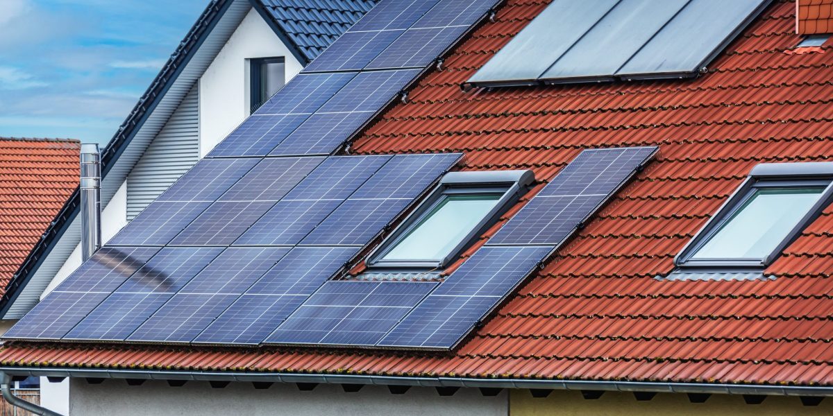 Caniculă la 40°C: Panourile fotovoltaice, performanța sub presiune