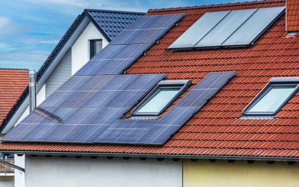 Caniculă la 40°C: Panourile fotovoltaice, performanța sub presiune