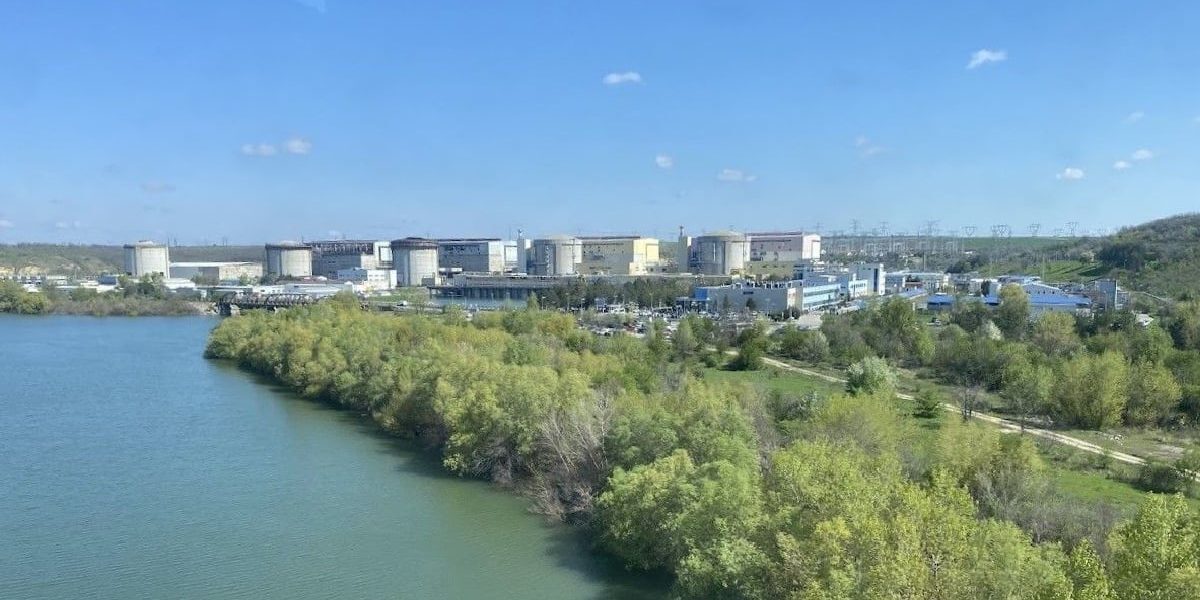 Cernavodă: Oprit Reactorul 2, lumea așteaptă explicații