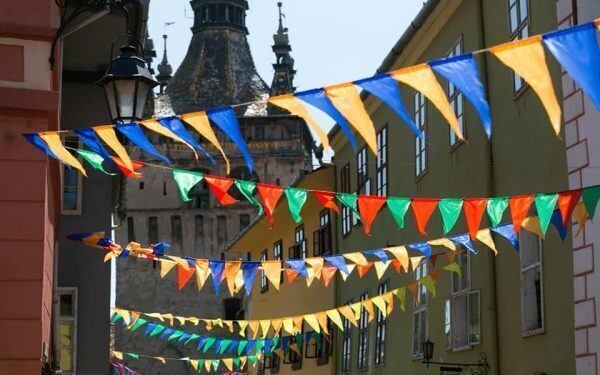 Sighișoara: Cetatea medievală cedează sub asaltul festivalurilor zgomotoase