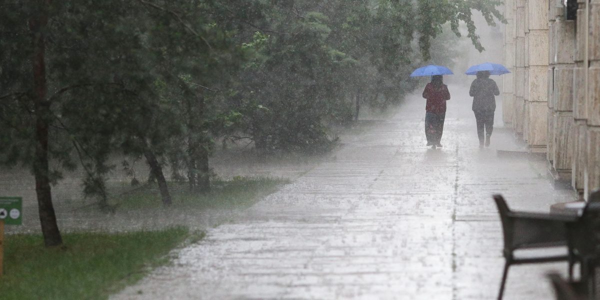 Cod Galben: Furtuni și Caniculă Mătură România Până Mâine
