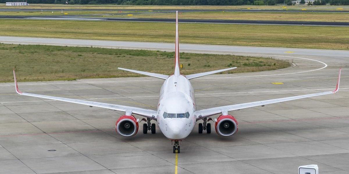 De ce sunt avioanele albe? Explicația e simplă și ne costă