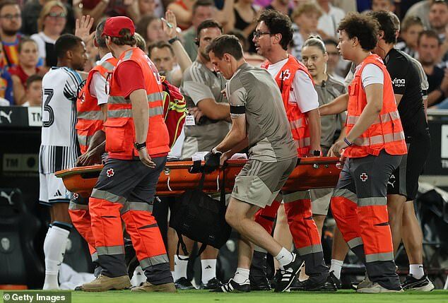 Elanga, scos pe targă la Newcastle: teamă de accidentare, dar și vești bune