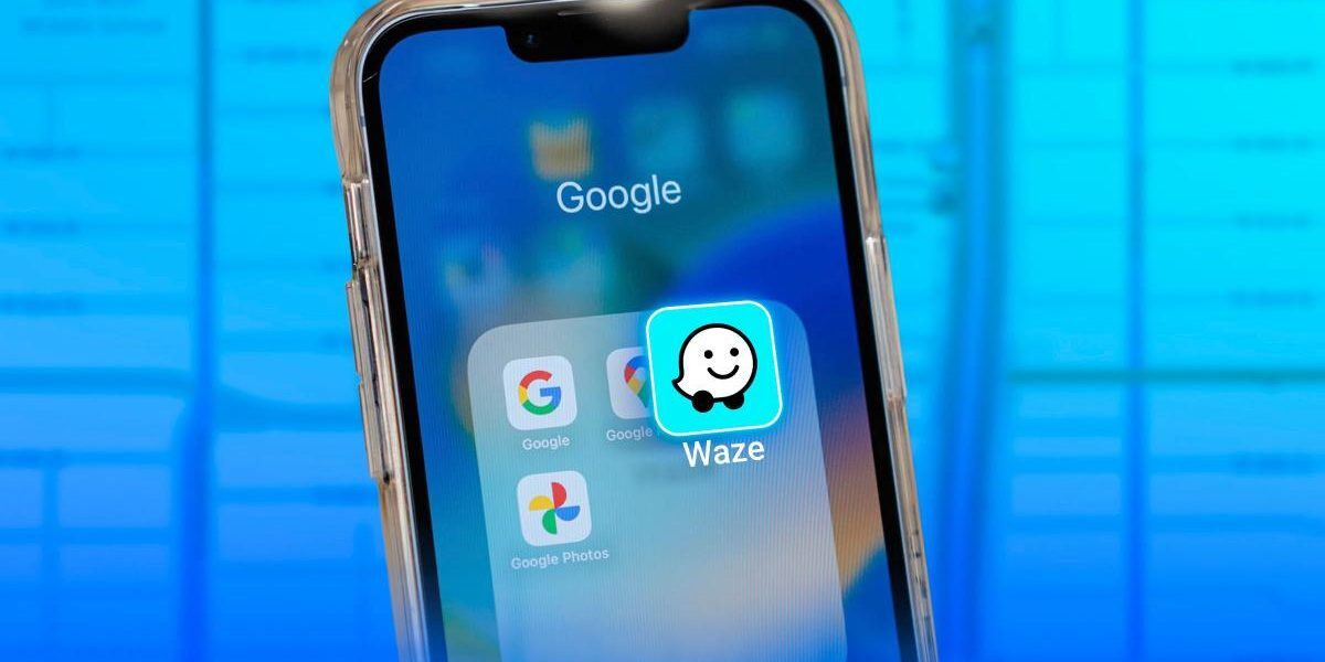 Waze pe iPhone: Funcționează corect în fundal, traseul e salvat