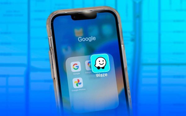 Waze pe iPhone: Funcționează corect în fundal, traseul e salvat