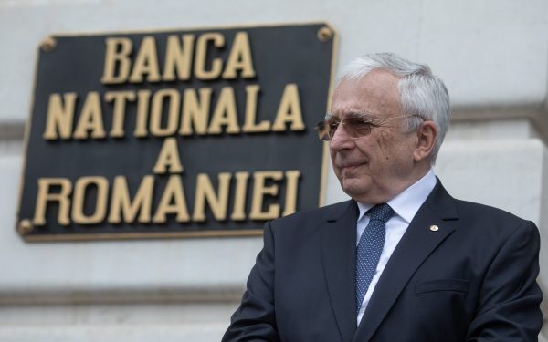 BNR: Leul va rămâne flexibil, plutește unde trebuie