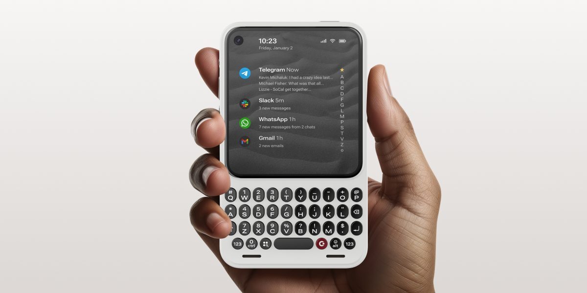 Telefon cu tastatură uimește fanii iPhone: jumătate cumpără Apple