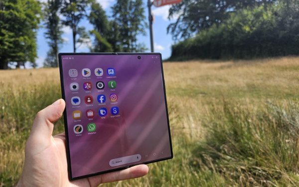 Samsung Z Fold8 pe Via Transilvanica: test extremal