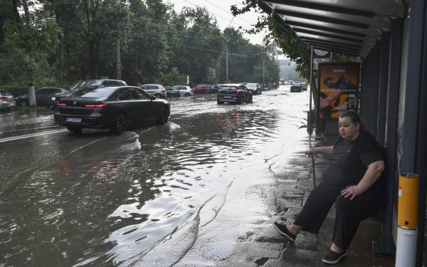 Taxa pe inundație: ApaNova ia încă un leu pe metru cub de la bucureșteni