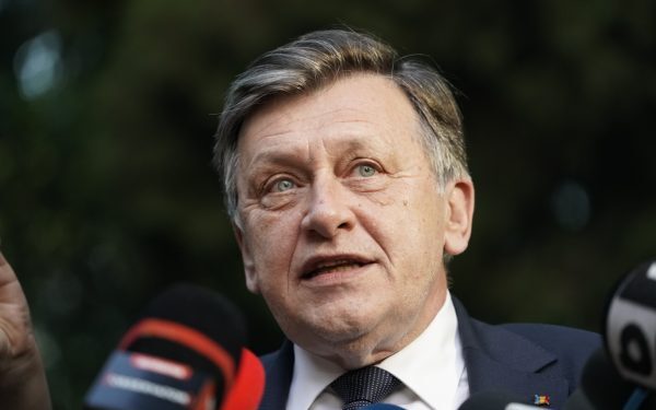 Antonescu, atac la Nicușor Dan: „Demisionează dacă nu poate rezolva”