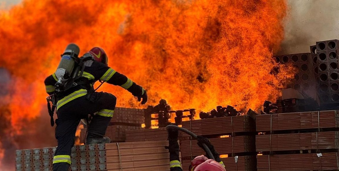 Incendiu MAJOR lângă Năvodari: Fum gros, RO-Alert în zonă