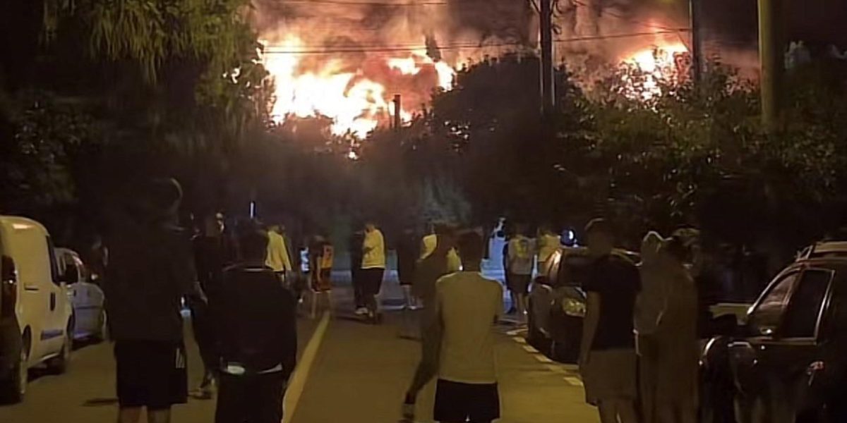 Incendiu masiv în Nordul Bucureștiului. RO-Alert pentru evacuare