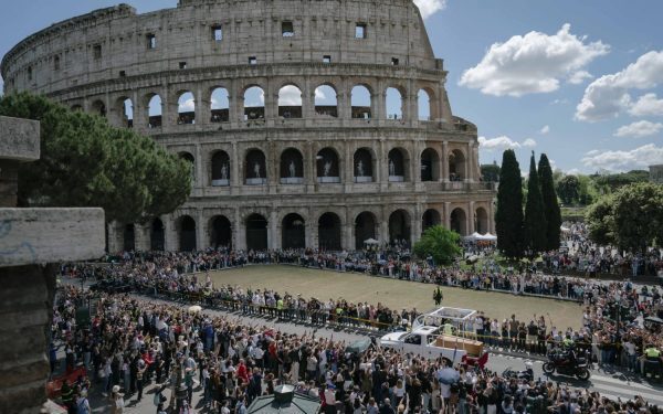 Colosseumul se aprinde mai mult timp, extindere vara