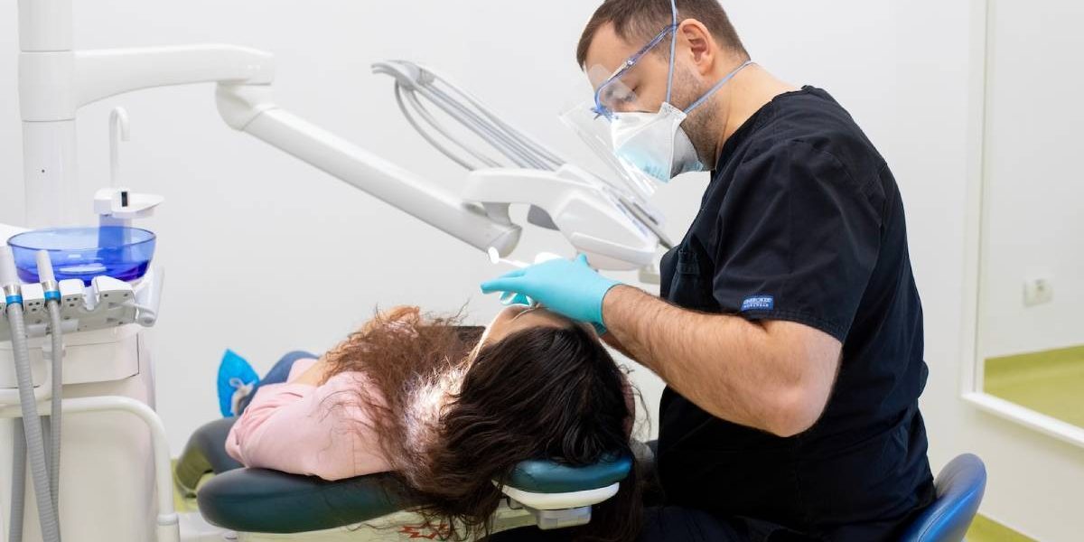 Frica de dentist te ruină. Tratamentele costă enorm, explicăm cum