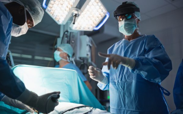 Creier salvat de AI: Premieră mondială la o operație în timp real