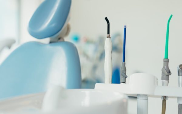 Dentisti în plus: Colegiul cere mai puține locuri la buget