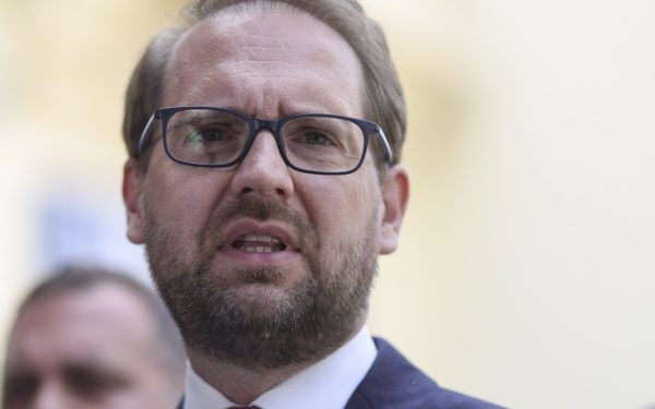 Fritz rămâne ferm: Guvern minoritar PNL-USR-UDMR, soluția noastră