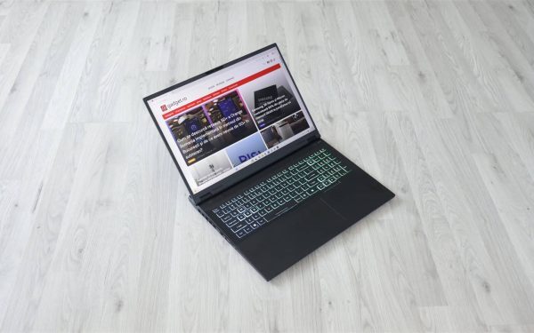 Acer Nitro AI 18: Putere VR, ecran imens și AI avansat