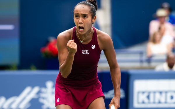 Fernandez elimină Andreev, o învinge pe Osaka în top 10