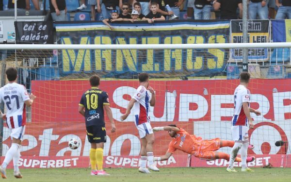 Petrolul a învins Oțelul 1-0 după un penalty, oaspeții în 10