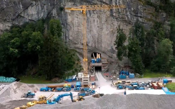 Seifuri de lux în Alpi: Cât costă o cavernă de miliardar