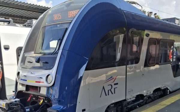 Trenul PESA, dezastru pe șine: O oră întârziere și căldură insuportabilă
