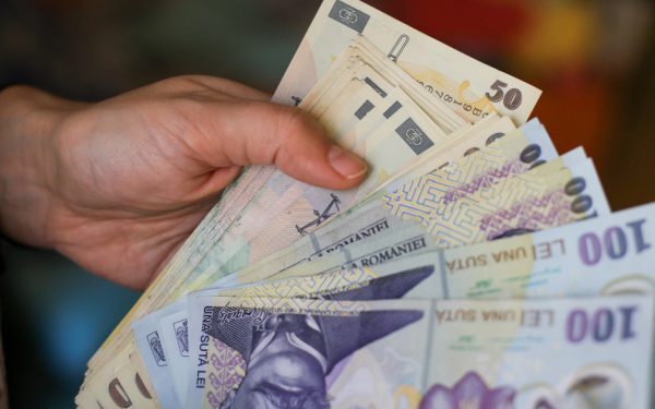 Păun: Poporul plătește! Statul, obez și resursofag