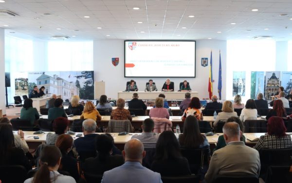 Arad: Opt consilieri au demisionat din cauza incompatibilității
