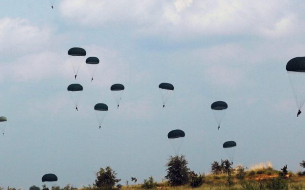Militari Răniți La Parașutare: Ce S-a Întâmplat După Salt