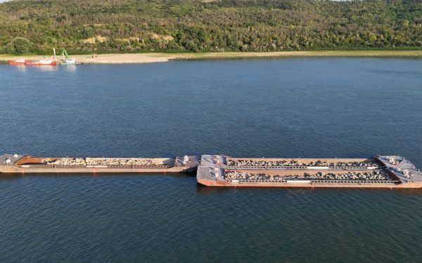Cernavodă: Două barje scufundate, operațiune în toi