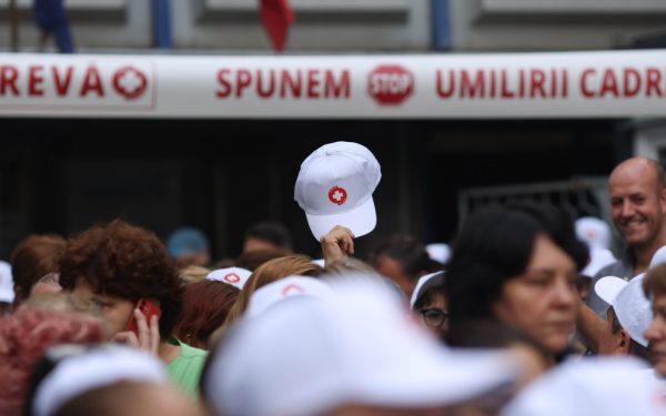 Sănătate: Sindicatele, prag minim pentru noua lege salarizare