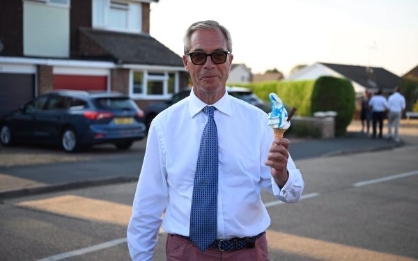 Farage, elect la Clacton. De abia începute problemele