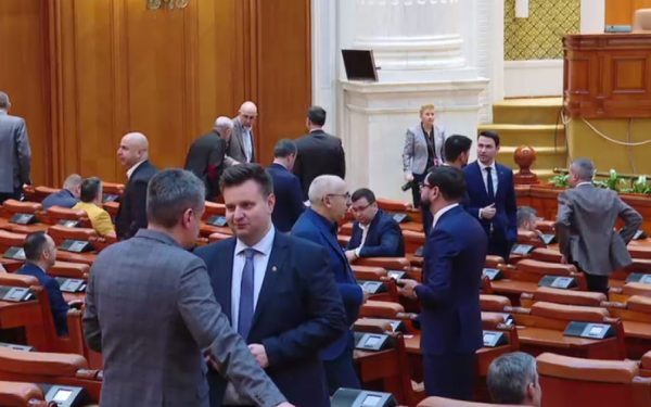 Deputații au blocat fondul salarial de garantare
