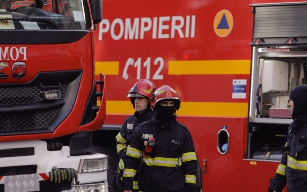 Incendiu masiv la depozit de uleiuri în Constanța. Alertă RO-Alert