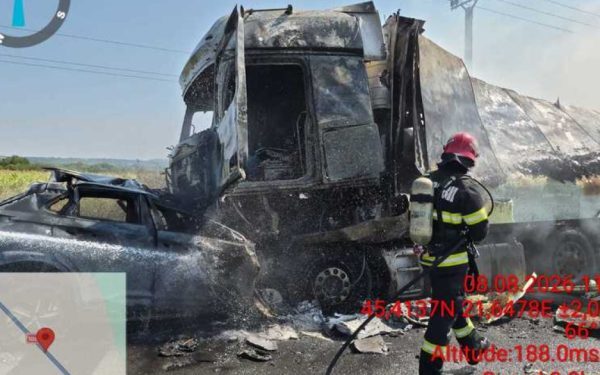 TRAGEDIE: Mașină și TIR, FOC ÎN URMA IMPACTULUI FATAL