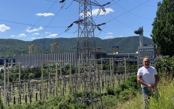 România, la cheremul energiei: lumină ieftină, curent scump