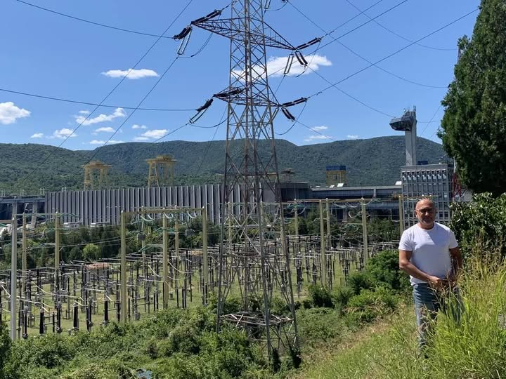 România, la cheremul energiei: lumină ieftină, curent scump