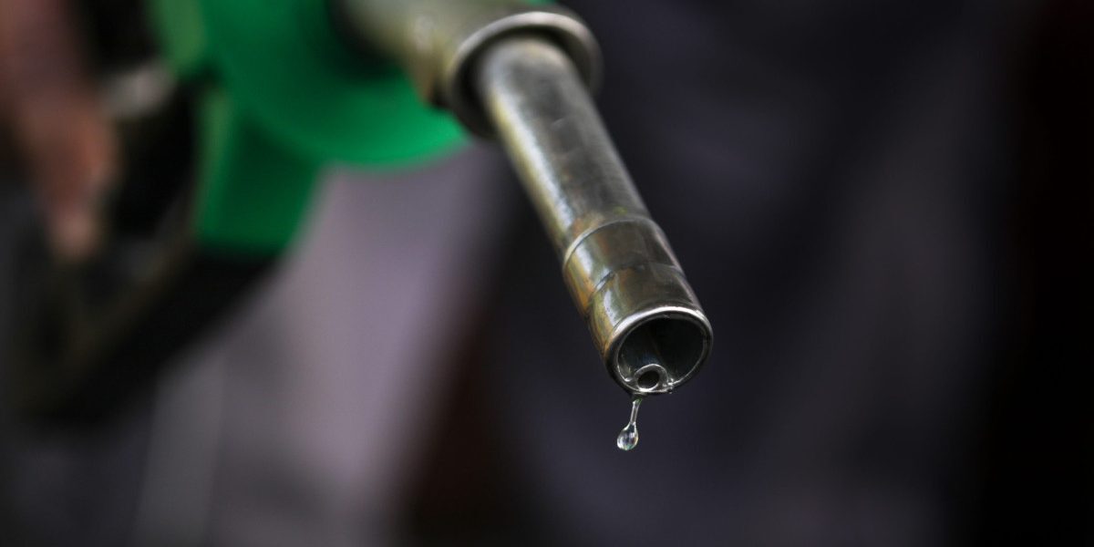 Prețuri carburanți, scădere ușoară. Când vine următoarea ieftinire