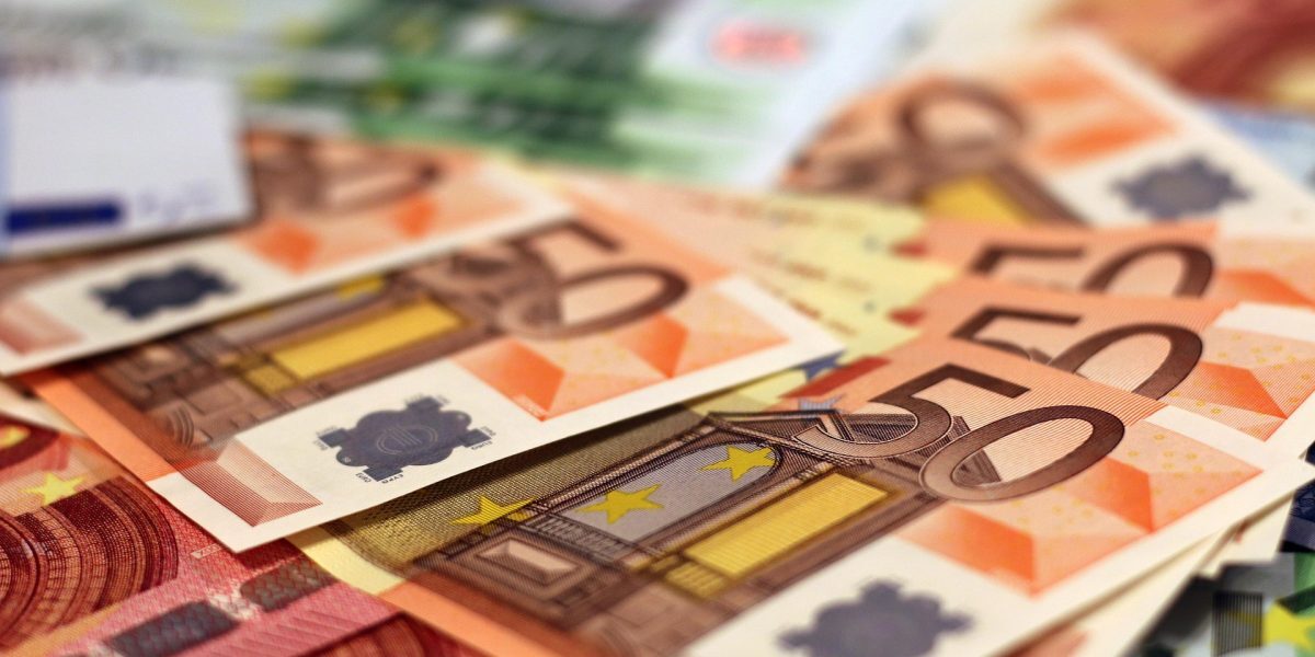 Pensie de invaliditate pierdută: româncă obligată să returneze 32.800 euro după Maroc