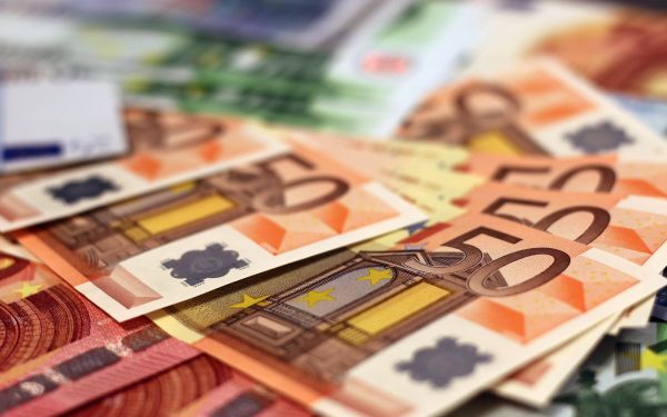 Femeie rămasă fără pensia de invaliditate după ce a călătorit în Maroc: A fost obligată să restituie 32.800 de euro