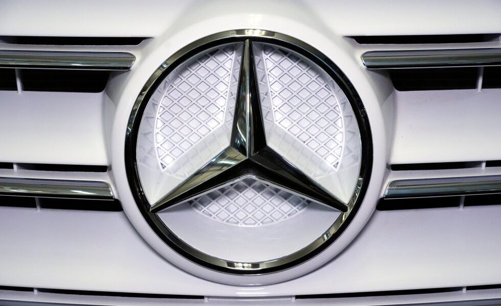 Proces Mercedes AMG: Logo-uri periculoase ard șoferi
