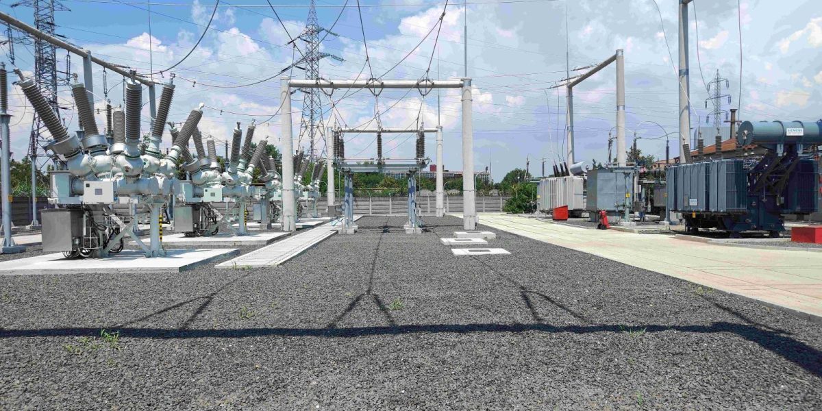 Rețeaua electrică: Peste 12 mil. lei investiți la stația Azur din România