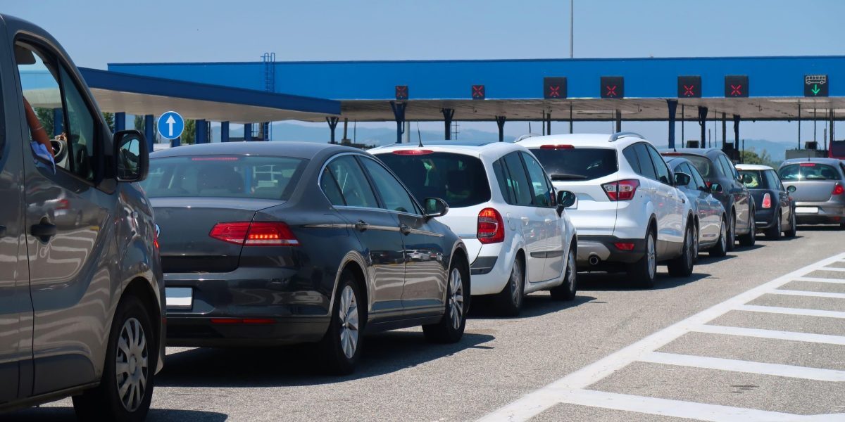 Granița se încinge: Cât alcool și câte țigări poți aduce nou