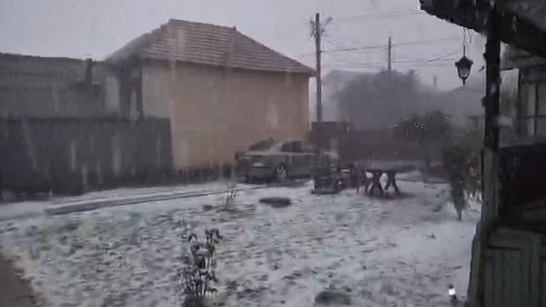 Furtună violentă la Târgu Jiu și în localitățile învecinate. Locuințe fără curent electric, trenuri anulate
