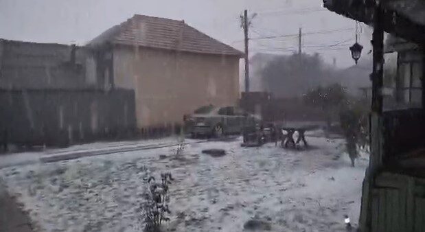 Târgu Jiu, lovit de furtună: Curenți tăiați, trenuri anulate